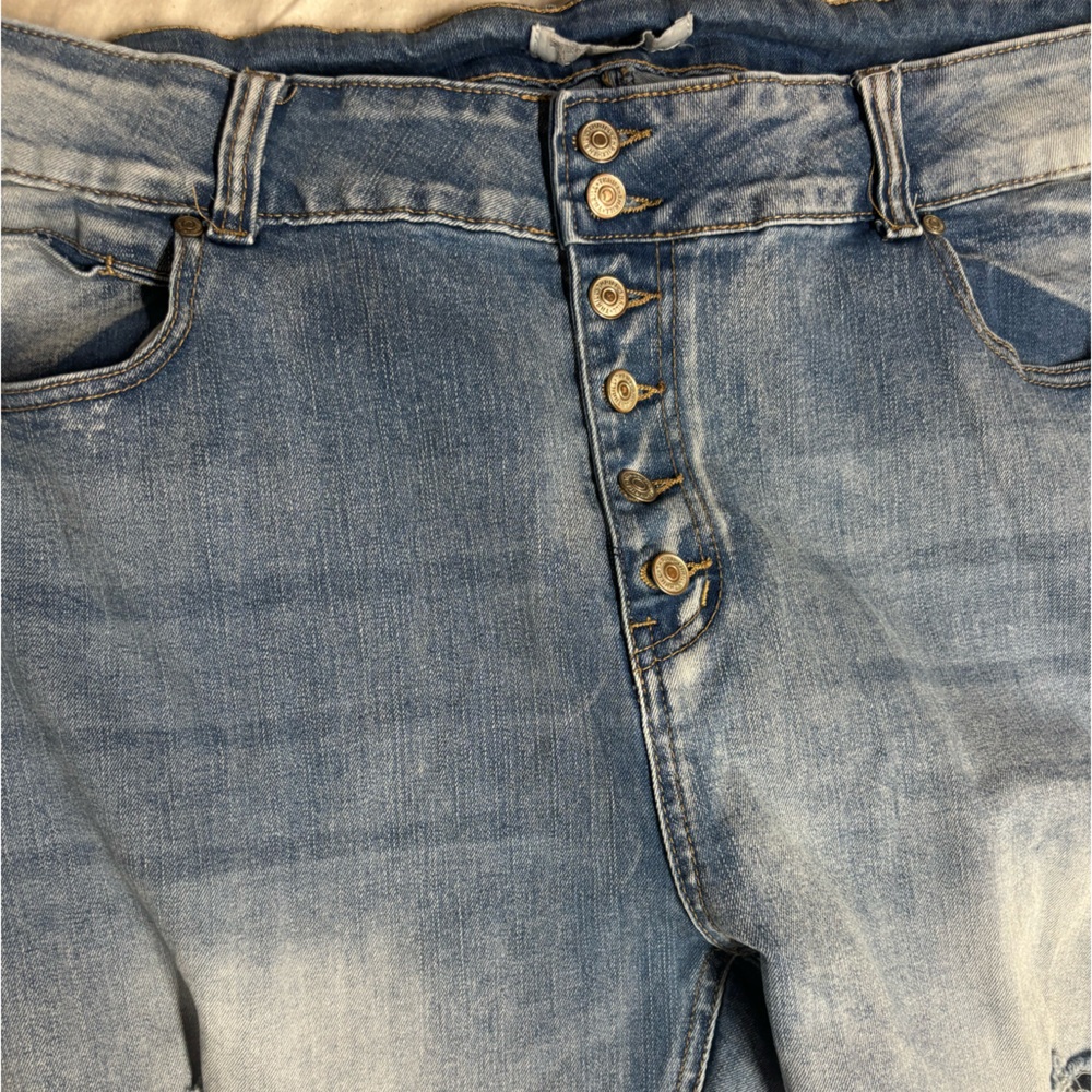 Thrill Jeans Woman’s  Size 22 Distressed Button Fly Blue Jeans High rise C06